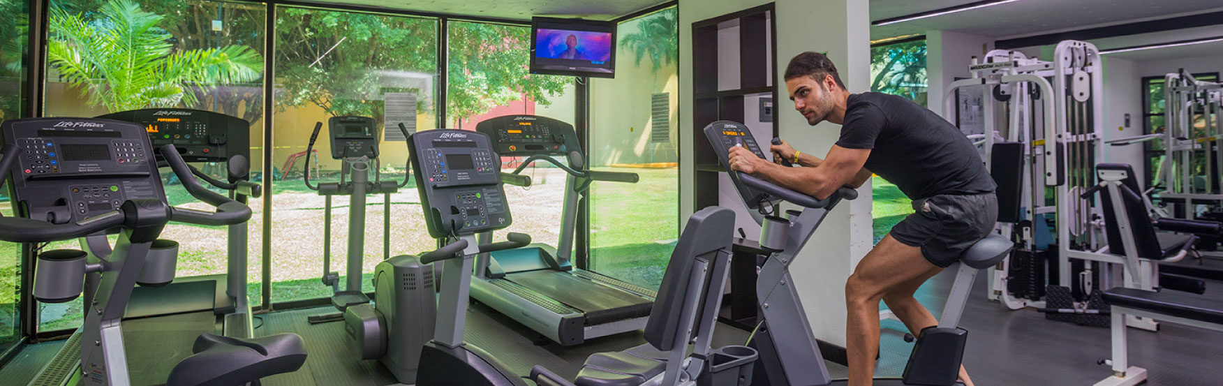Ejercitese en nuestro gym, con paquete todo includo Ixtapa